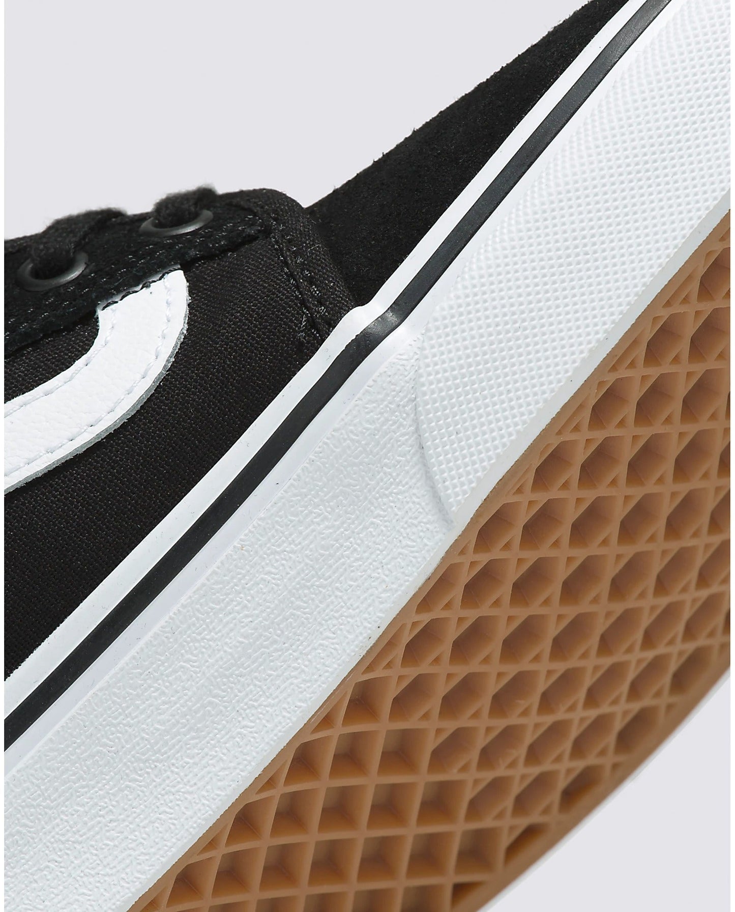 Skate Chukka Low Sidestripe Core Sneakers - Premium Brand Shoes for Men and Women