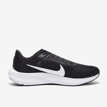 Nike Pegasus 40 - Black/White