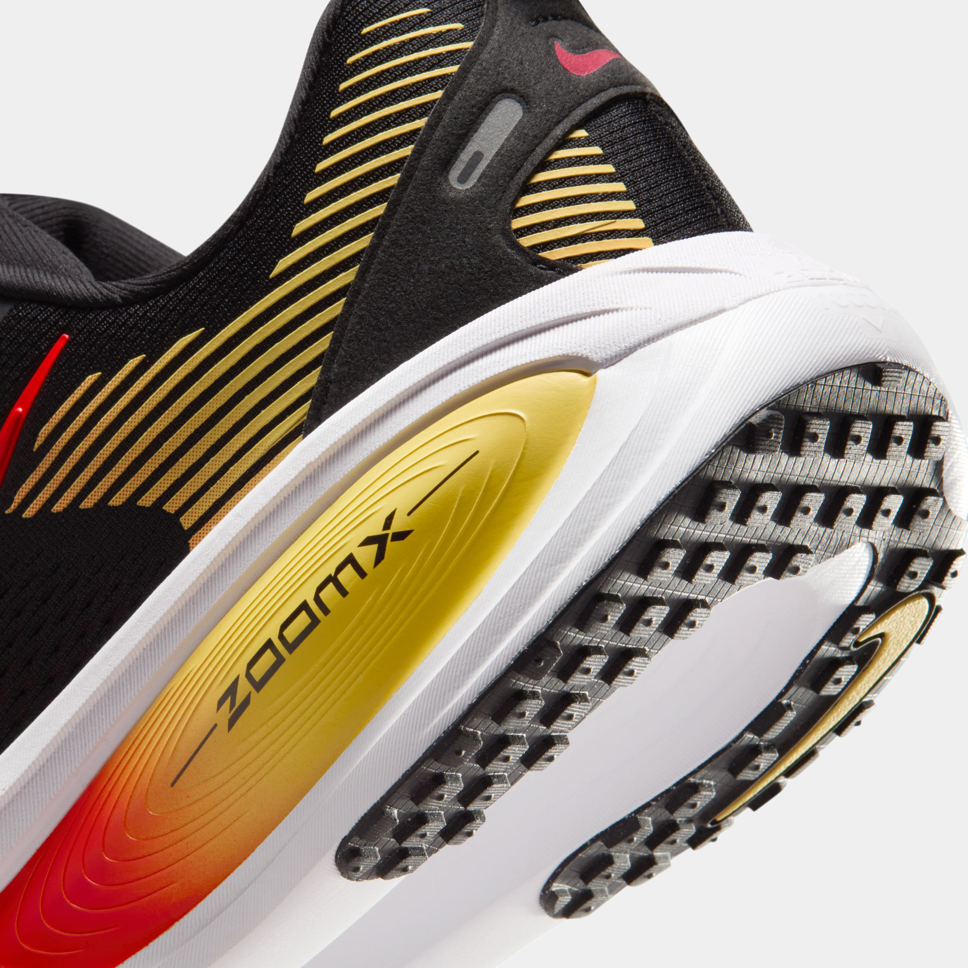 Air Zoom Vomero 18 Sneakers - Premium Brand Shoes for Men and Women