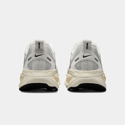Air Zoom Vomero 18 Sneakers - Premium Brand Shoes for Men and Women