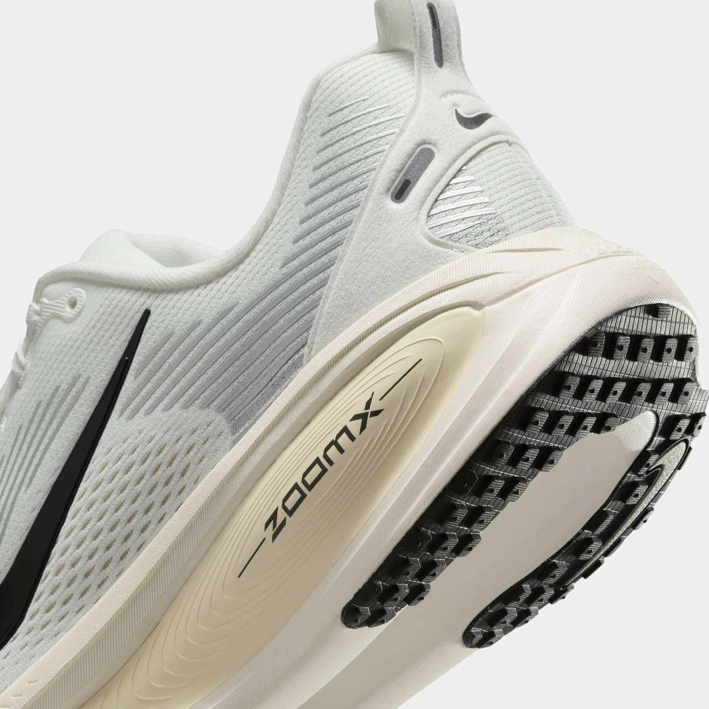 Air Zoom Vomero 18 Sneakers - Premium Brand Shoes for Men and Women