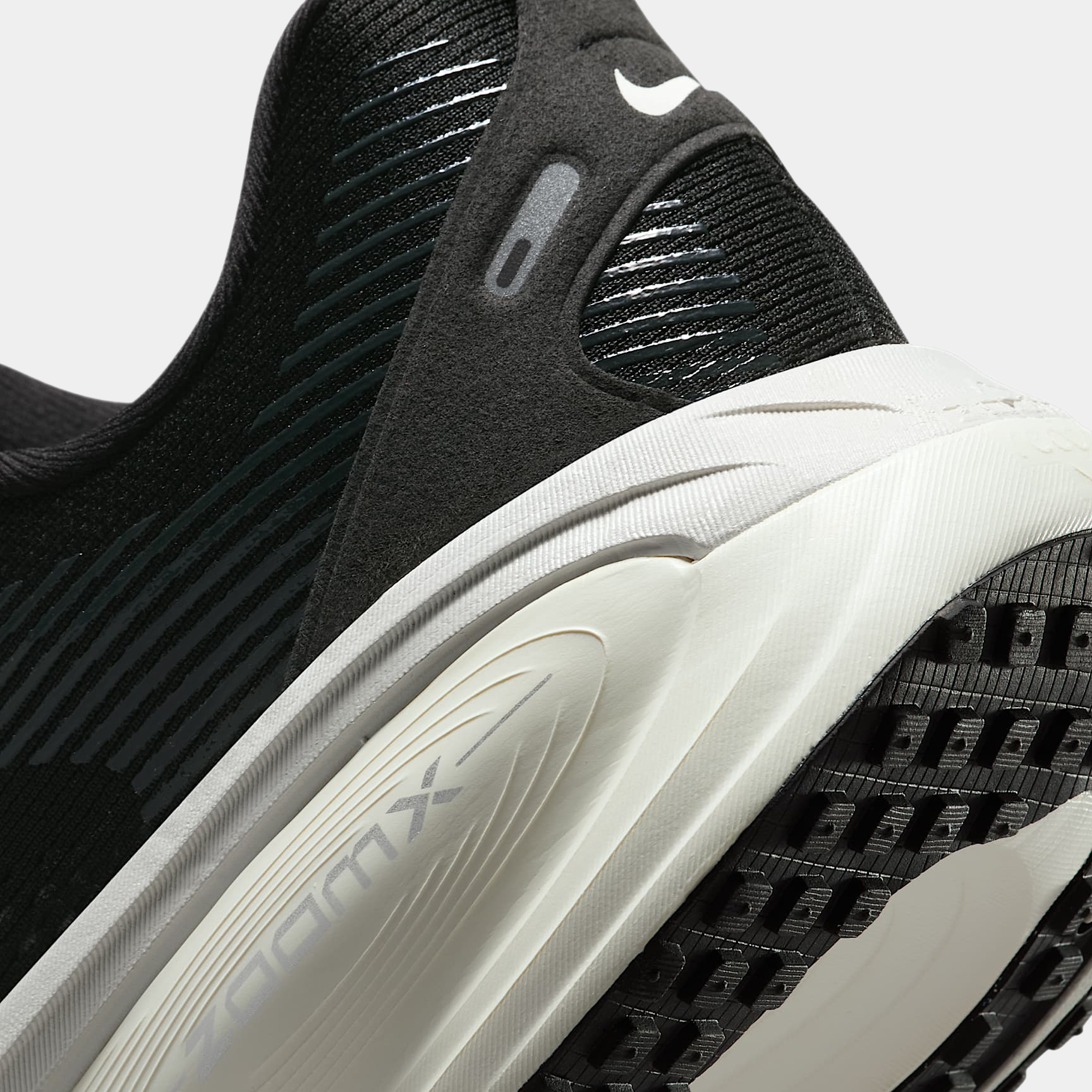 Air Zoom Vomero 18 Sneakers - Premium Brand Shoes for Men and Women