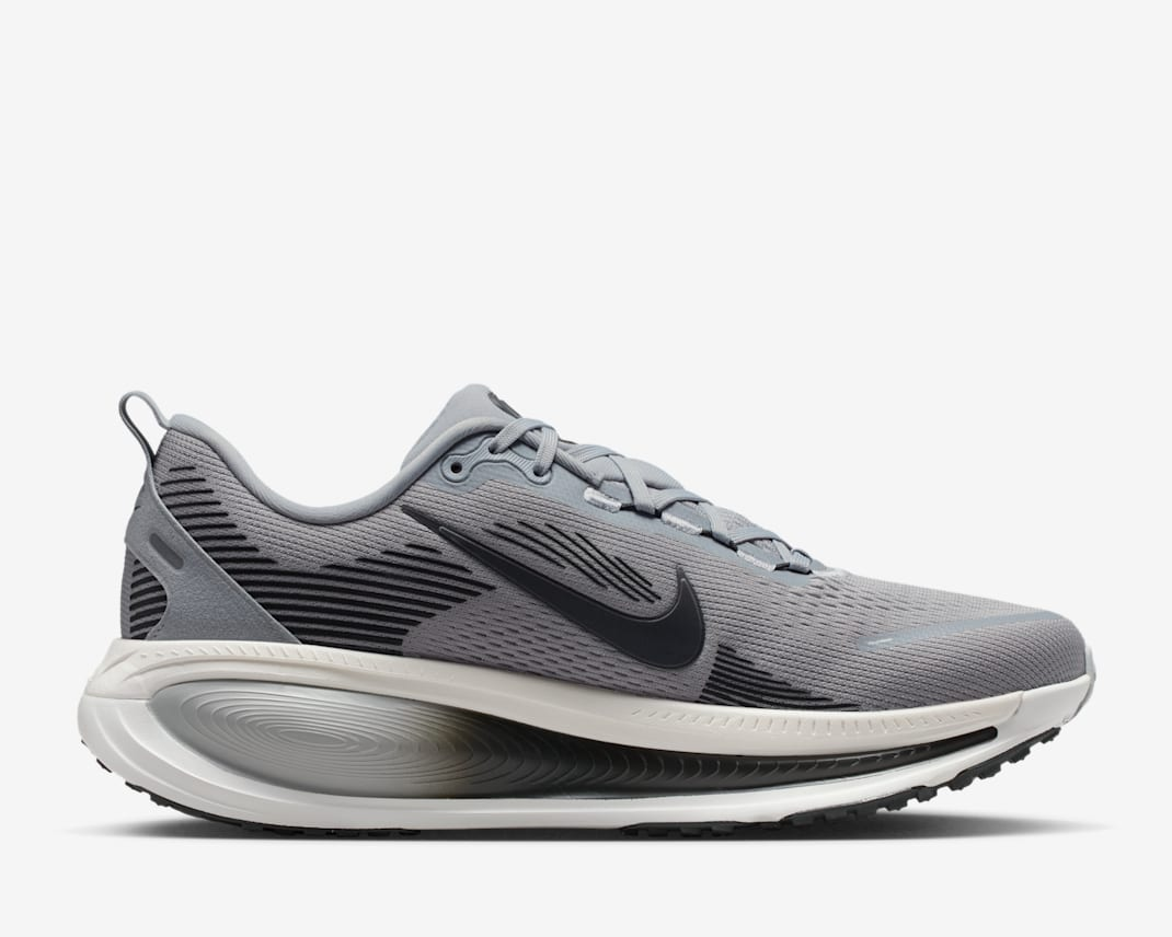 Air Zoom Vomero 18 Sneakers - Premium Brand Shoes for Men and Women