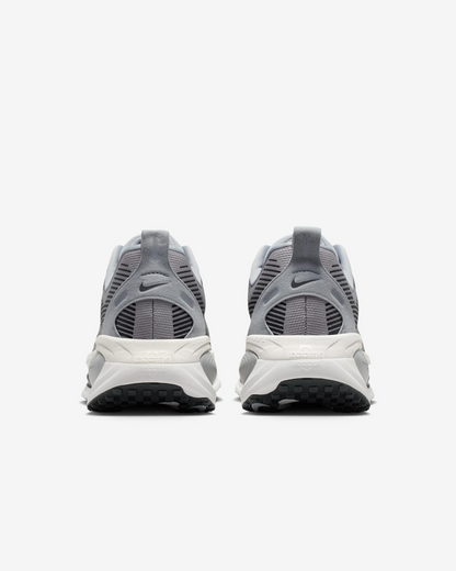 Air Zoom Vomero 18 Sneakers - Premium Brand Shoes for Men and Women